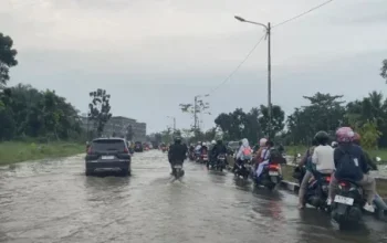 Jalan Sembilang Pekanbaru Terendam, Plt Gubernur Riau Dorong Solusi Permanen