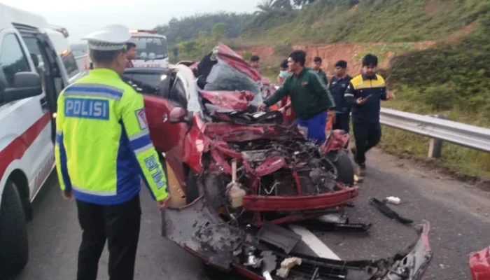 Diduga Micro-Sleep, Kecelakaan Maut Terjadi di Tol Pekanbaru-Dumai