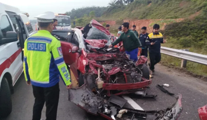 Diduga Micro-Sleep, Kecelakaan Maut Terjadi di Tol Pekanbaru-Dumai
