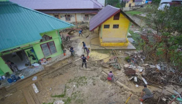 Satpol PP Riau Turun ke Aceh, Inovasi Traktor Lumpuhkan Dampak Banjir Bandang