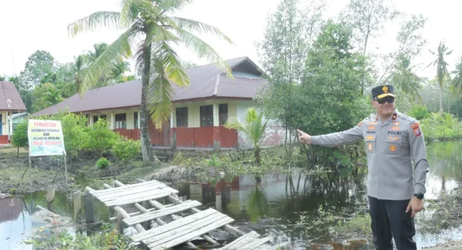 Wakapolda Riau Tinjau Jembatan Rusak SDN 18 Meranti