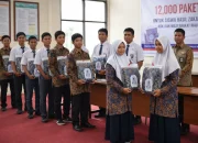 Baznas Riau Siapkan Bantuan Seragam SMA Gratis untuk 12 Ribu Siswa Kurang Mampu