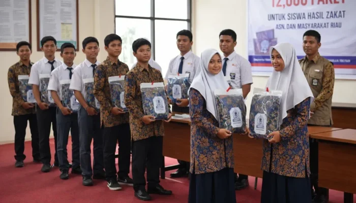 Baznas Riau Siapkan Bantuan Seragam SMA Gratis untuk 12 Ribu Siswa Kurang Mampu