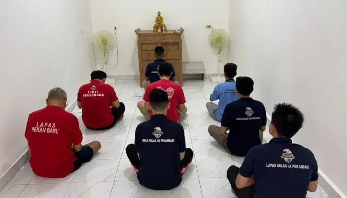 Lapas Pekanbaru Fasilitasi Ibadah Buddha, Tegaskan Hak Beragama Warga Binaan