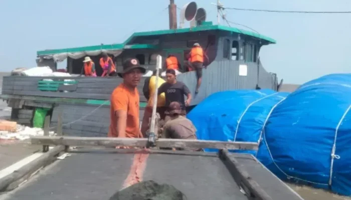 Cuaca Ekstrem Kembali Makan Korban, Kapal Sembako Karam di Perairan Bengkalis