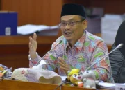 Insentif Guru Honorer Naik Rp400 Ribu, DPR Nilai Belum Layak di Tengah Biaya Hidup Tinggi