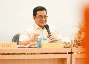 Sekdaprov Riau Soroti Kesenjangan Kemiskinan dan Mutu Layanan Publik di Forum Fisip Unri