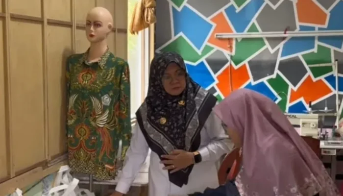 Seragam Sekolah Gratis Siak Gerakkan UMKM Penjahit Lokal