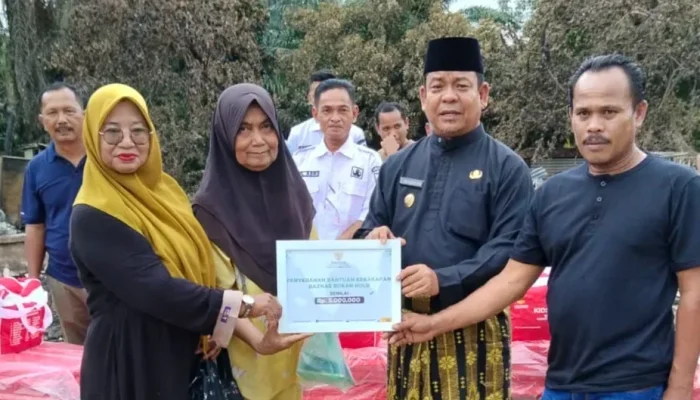 Kebakaran Hanguskan Rumah Warga di Rambah Samo, Wabup Rohul Turun Langsung Salurkan Bantuan
