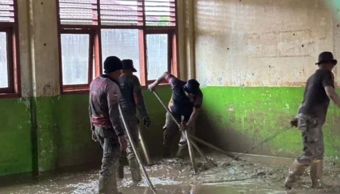 Satpol PP Riau Kirim Misi Kemanusiaan Ke-4 ke Aceh Tamiang, Fokus Pulihkan Sekolah Pascabanjir