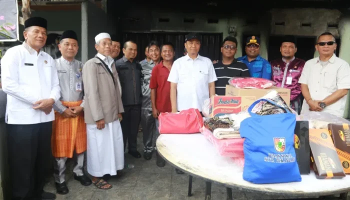 Pemko Pekanbaru, Wawako Salurkan Bantuan Korban Kebakaran Tenayan Raya