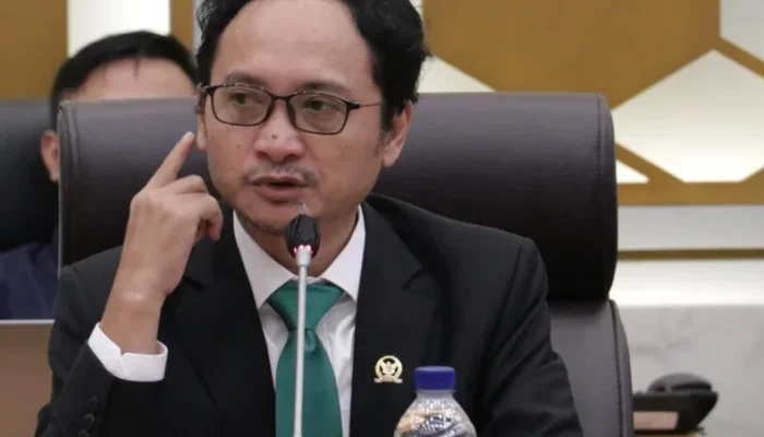 IHSG Sempat Trading Halt, DPR Apresiasi Mundurnya Dirut BEI