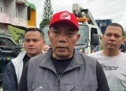 Tiang Fiber Optik Tumbang Ganggu Warga, Pemko Pekanbaru Turun Tangan