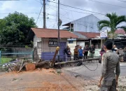 Tiang FO Tumbang, Pemko Pekanbaru Siap Tertibkan Provider Nakal