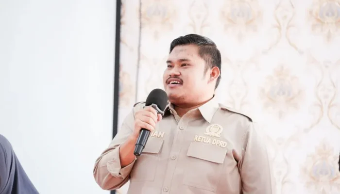 DPRD Bengkalis Salurkan CSR BLJ untuk Mushala SMA 9 Mandau