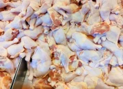 Jelang Ramadan 2026, Harga Ayam di Pasar Arengka Pekanbaru Masih Stabil