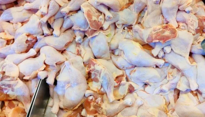 Jelang Ramadan 2026, Harga Ayam di Pasar Arengka Pekanbaru Masih Stabil