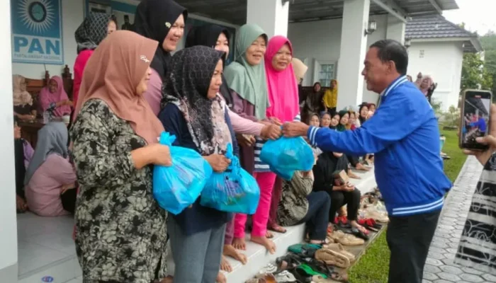 Jelang Ramadan, PAN Pesawaran Bagikan 150 Paket Sembako untuk Warga