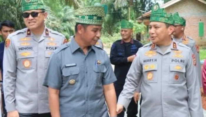 Kapolda Riau Tinjau Jembatan Merah Putih Presisi di Kampar, Soroti Akses dan Ekonomi Warga
