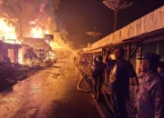 Kebakaran Pasar Peranap Saat Tarawih, 13 Toko Ludes Terbakar