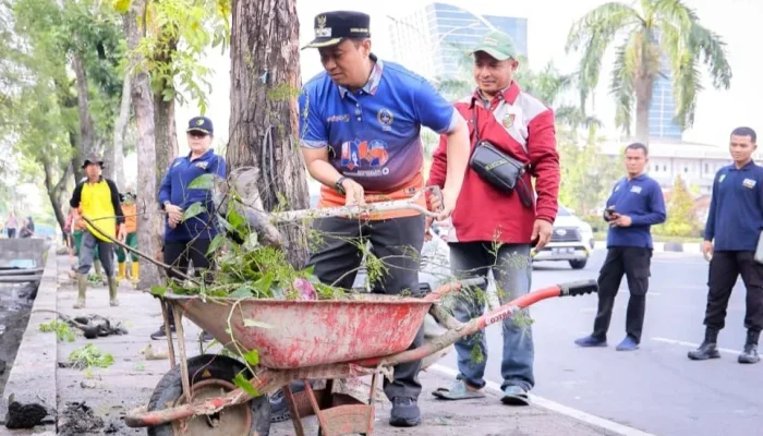 Kurve Serentak di Pekanbaru, Pemko dan Polisi Gas Pol Bersihkan Fasilitas Publik