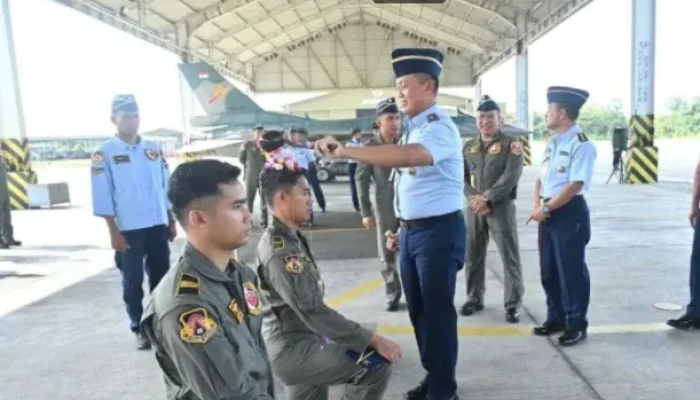 Lanud Roesmin Nurjadin Cetak Dua Pilot Tempur F-16 Baru