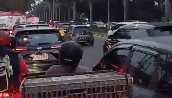 Libur Imlek 2026, Arus Lalu Lintas Pekanbaru Padat, Polisi Lakukan Rekayasa Jalan