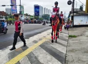 Patroli Berkuda Polri di Margonda Depok, Aksi Humanis Den Turangga Curi Perhatian Warga