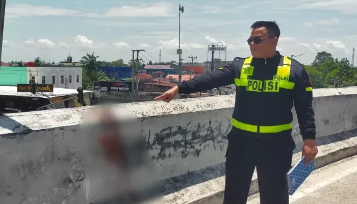 Pengendara Motor Terjatuh dari Flyover Soekarno Hatta Pekanbaru, Polisi Selidiki Penyebab