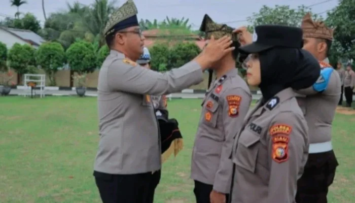Polres Kampar Wajibkan Tanjak dan Selempang Setiap Jumat, Tegaskan Komitmen Jaga Marwah Melayu