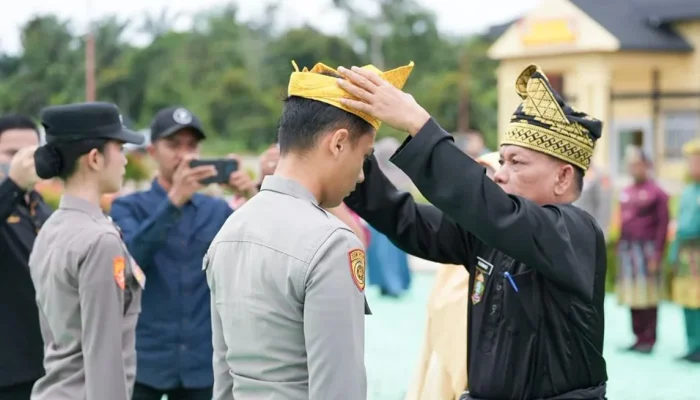 Polres Rokan Hulu Resmi Kenakan Tanjak Unak Serantau, 614 Personel Wajib Pakai Setiap Jumat
