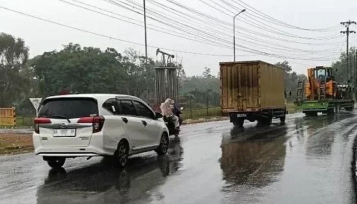 Tumpahan CPO Ubah Lintas Duri-Pekanbaru Jadi Jalur Licin Berbahaya