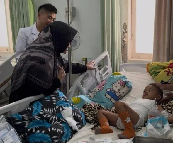 Bupati Siak Sidak Layanan Lebaran, Bagikan Ketupat dan Pastikan Pelayanan Tetap Prima
