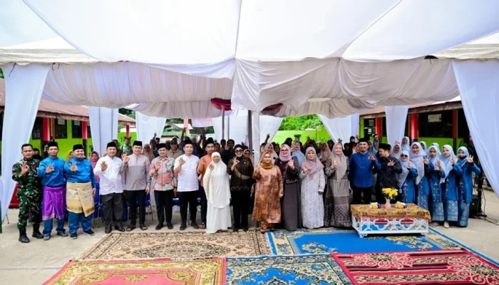 Bupati Bengkalis dan Dewi Juliani Salurkan Sembako & Pompa Air di Pinggir