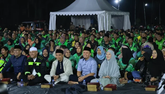 Wali Kota Pekanbaru Sahur Bareng 2.000 Ojol, Soroti Kesejahteraan dan Bagi 6 Motor