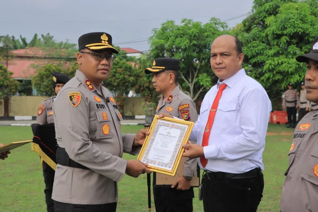 37 Personel Terima Penghargaan Polres Kampar