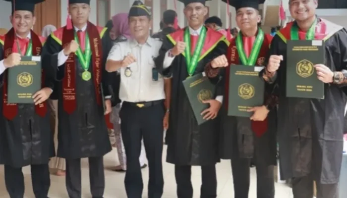 5 Pegawai Lapas Pasir Pengaraian Diwisuda di UPP, Raih Gelar Sarjana Hukum