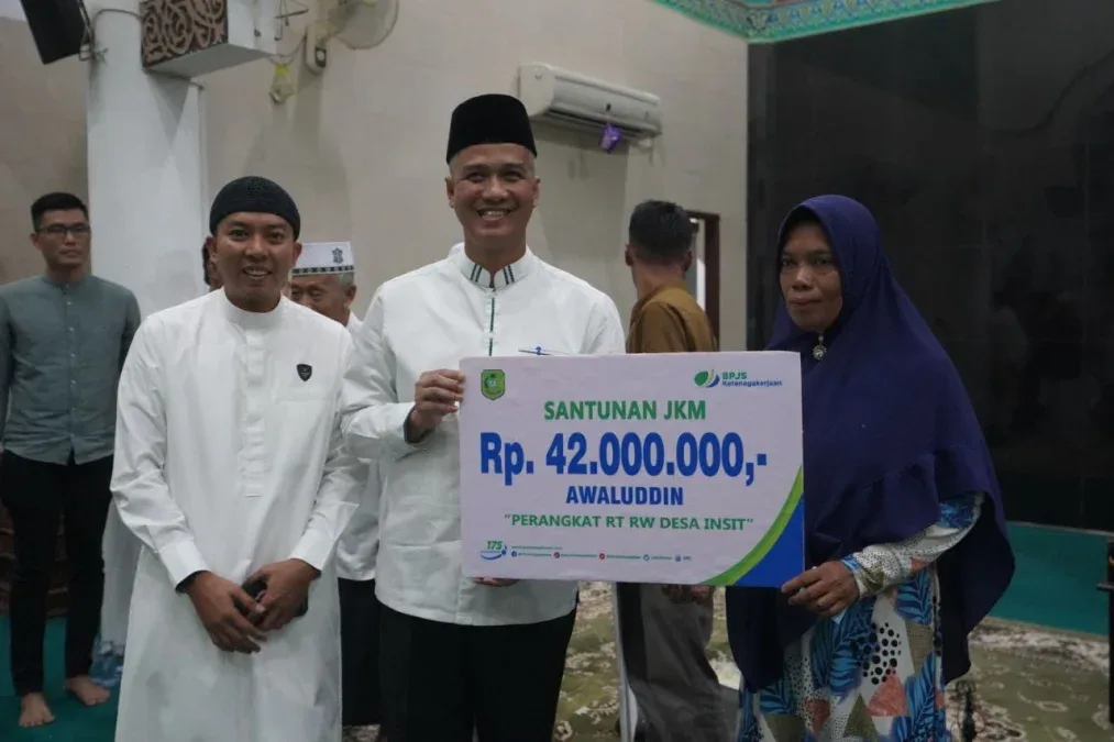 BPJS Ketenagakerjaan Serahkan Santunan Kematian Rp84 Juta untuk Dua Ahli Waris di Kep. Meranti