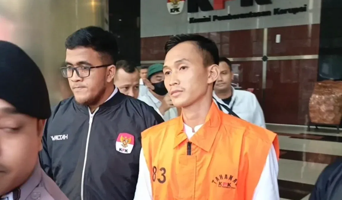 KPK Resmi Tahan Ajudan Gubernur Riau Nonaktif