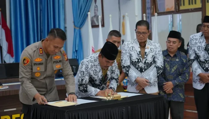 Polres Siak-PGRI Teken MoU Tekankan Perlindungan Hukum Guru