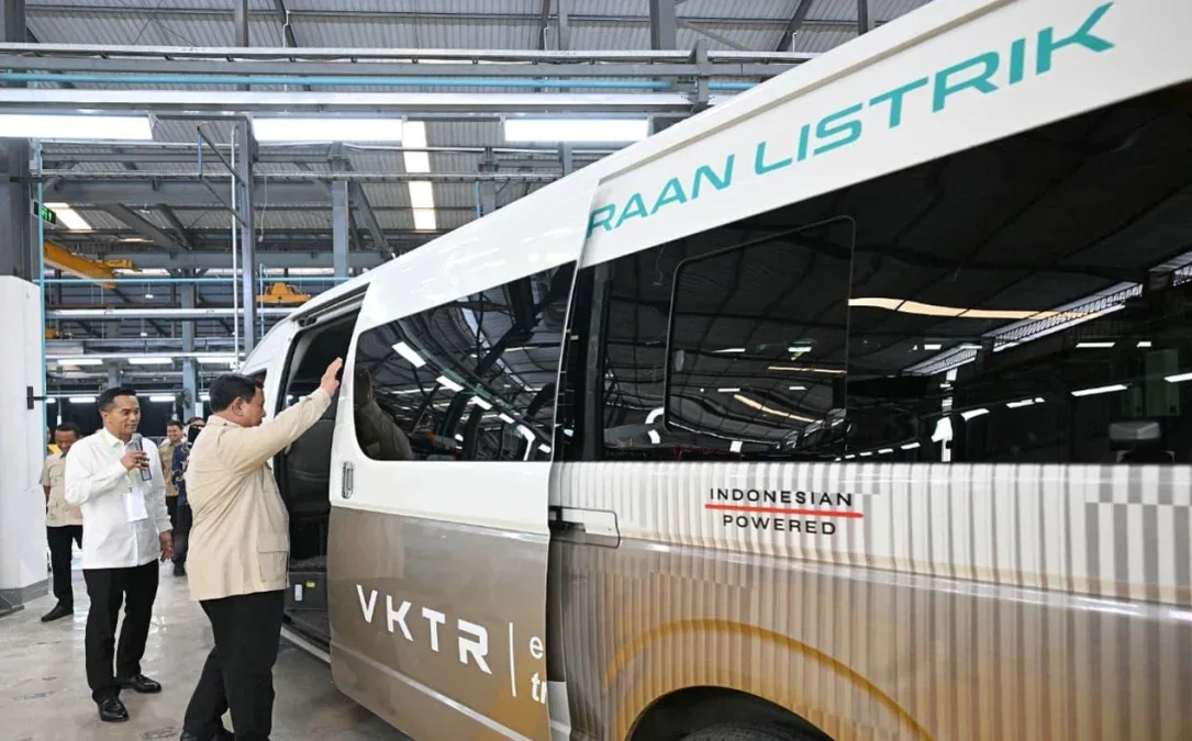 Presiden Prabowo Resmikan Pabrik Kendaraan Listrik VKTR di Magelang