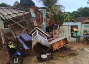 Puting Beliung Terjang Kampar, Warung Sate Hancur dalam Hitungan Menit