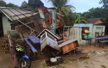 Puting Beliung Terjang Kampar, Warung Sate Hancur dalam Hitungan Menit