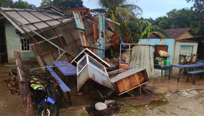 Puting Beliung Terjang Kampar, Warung Sate Hancur dalam Hitungan Menit