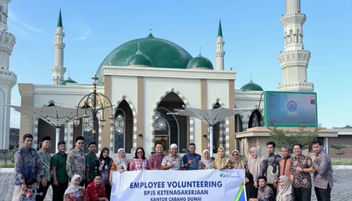 Semangat Berbagi Ramadan, Insan BPJS Ketenagakerjaan Dumai Bagikan Takjil di DIC