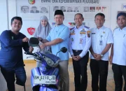 Wako Pekanbaru Serahkan Motor Pengganti untuk Warga Disabilitas Korban Kehilangan