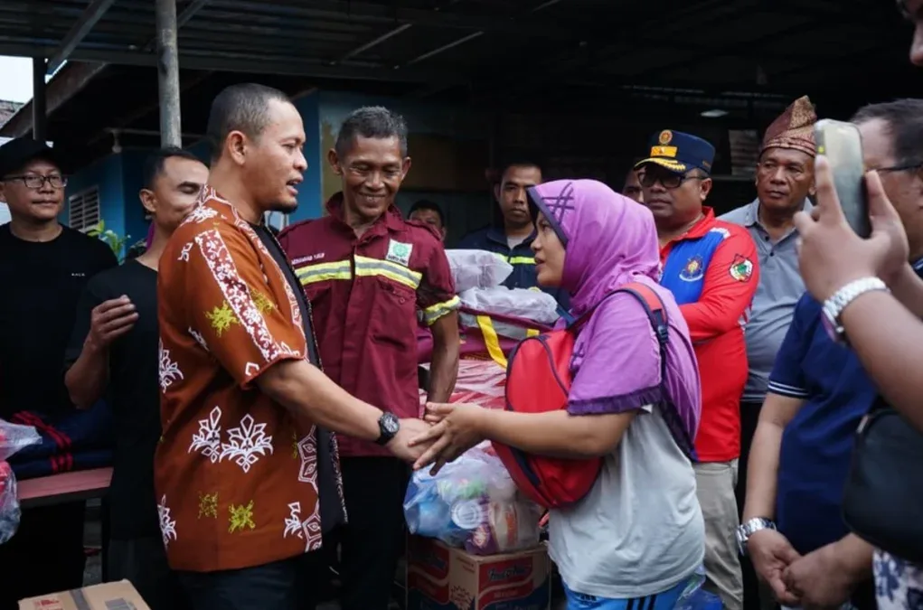 Wali Kota Pekanbaru Tinjau Kebakaran Jalan Abadi