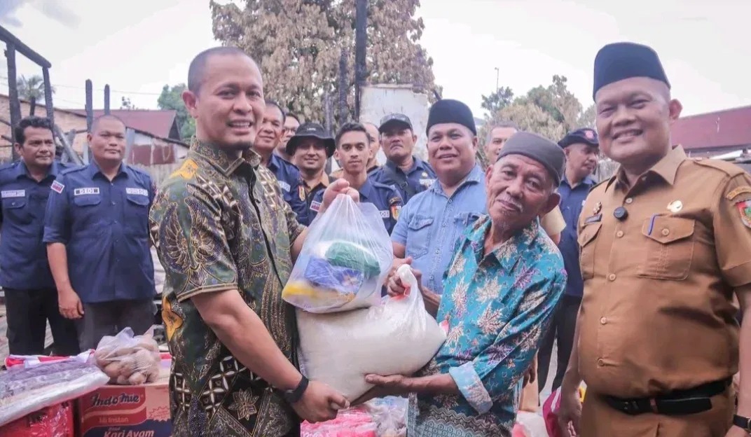 Wali Kota Pekanbaru Tinjau Korban Kebakaran di Sukajadi, Pastikan Bantuan Cepat Tersalurkan