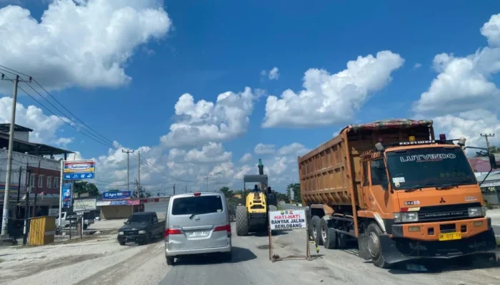 BPJN Riau Kebut Perbaikan 10 Titik Jalan Pekanbaru-Padang