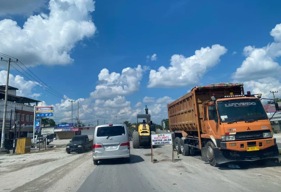 BPJN Riau Kebut Perbaikan 10 Titik Jalan Pekanbaru-Padang